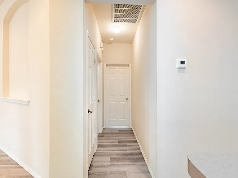2505 Monroe Dr — Photo 12