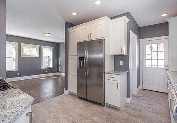 4th image of 68 W Elm Ave