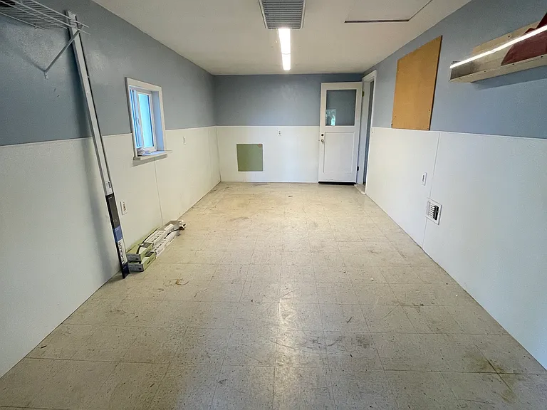 8921 E Broadway Ave — Photo 12
