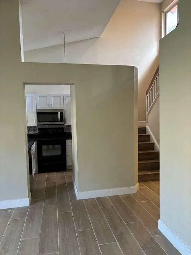 2 bed, 2.0 bath, 1074 sqft, $2,300 — Photo 2