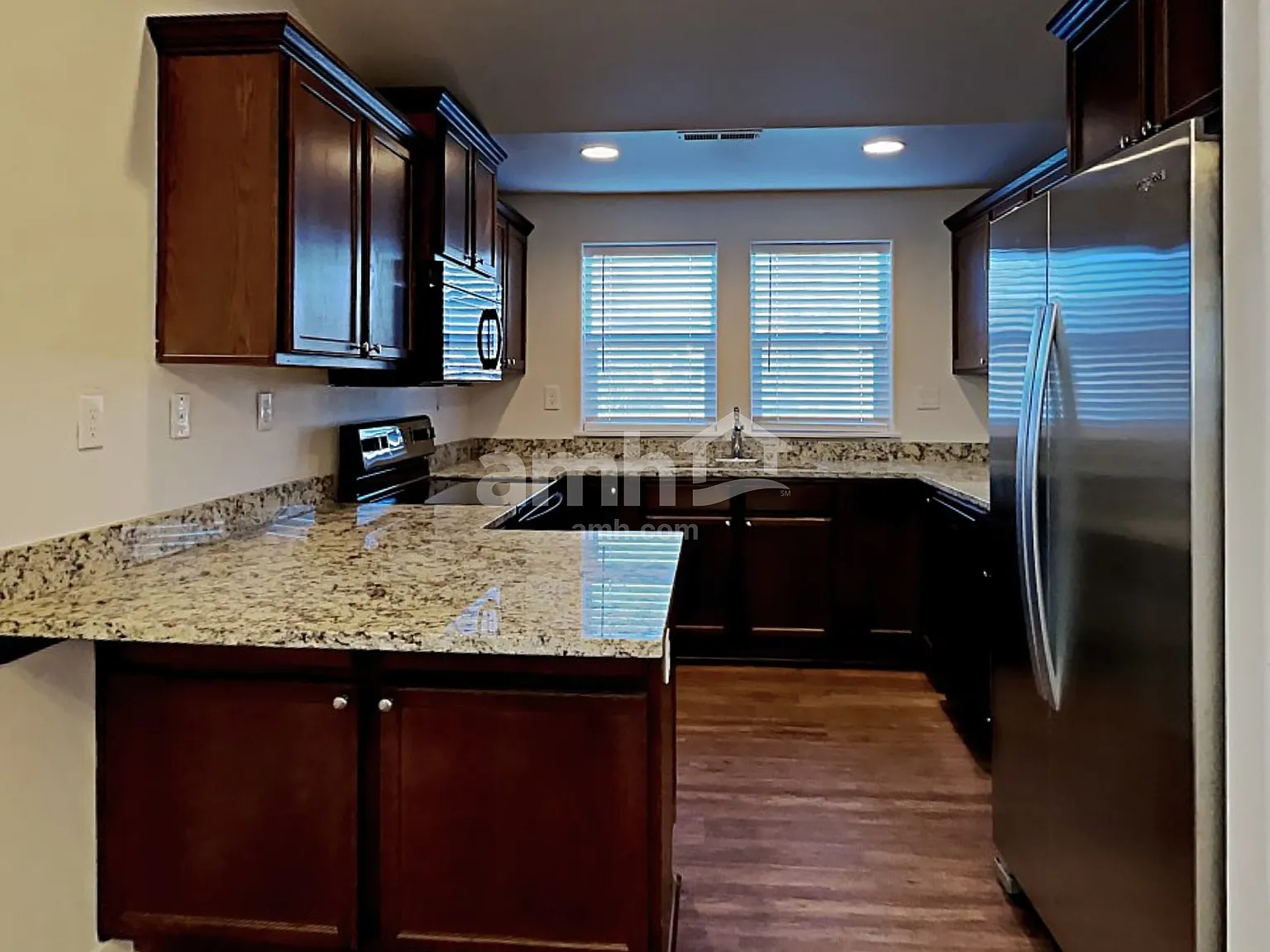 3 bed, 2.0 bath, 1244 sqft, $2,190 — Photo 3