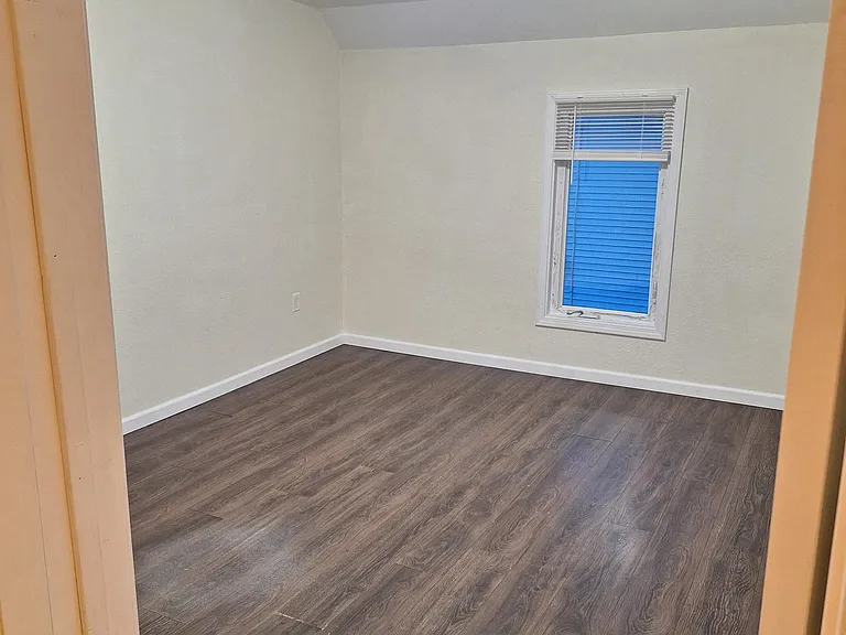 845 Warren St — Photo 16