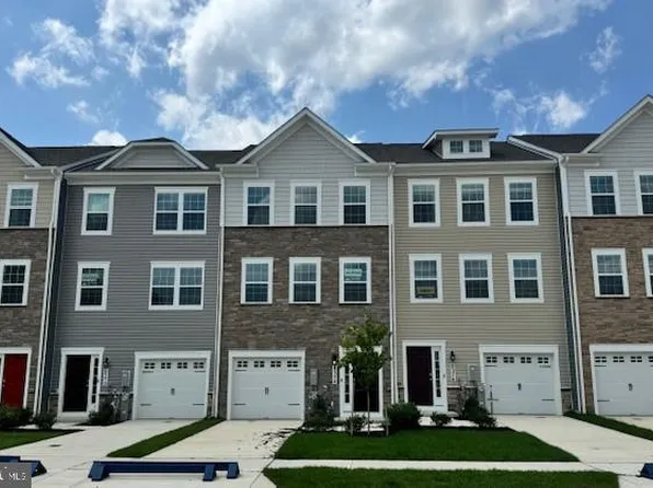 8374 Dieter Dr, Rosedale, MD 21237