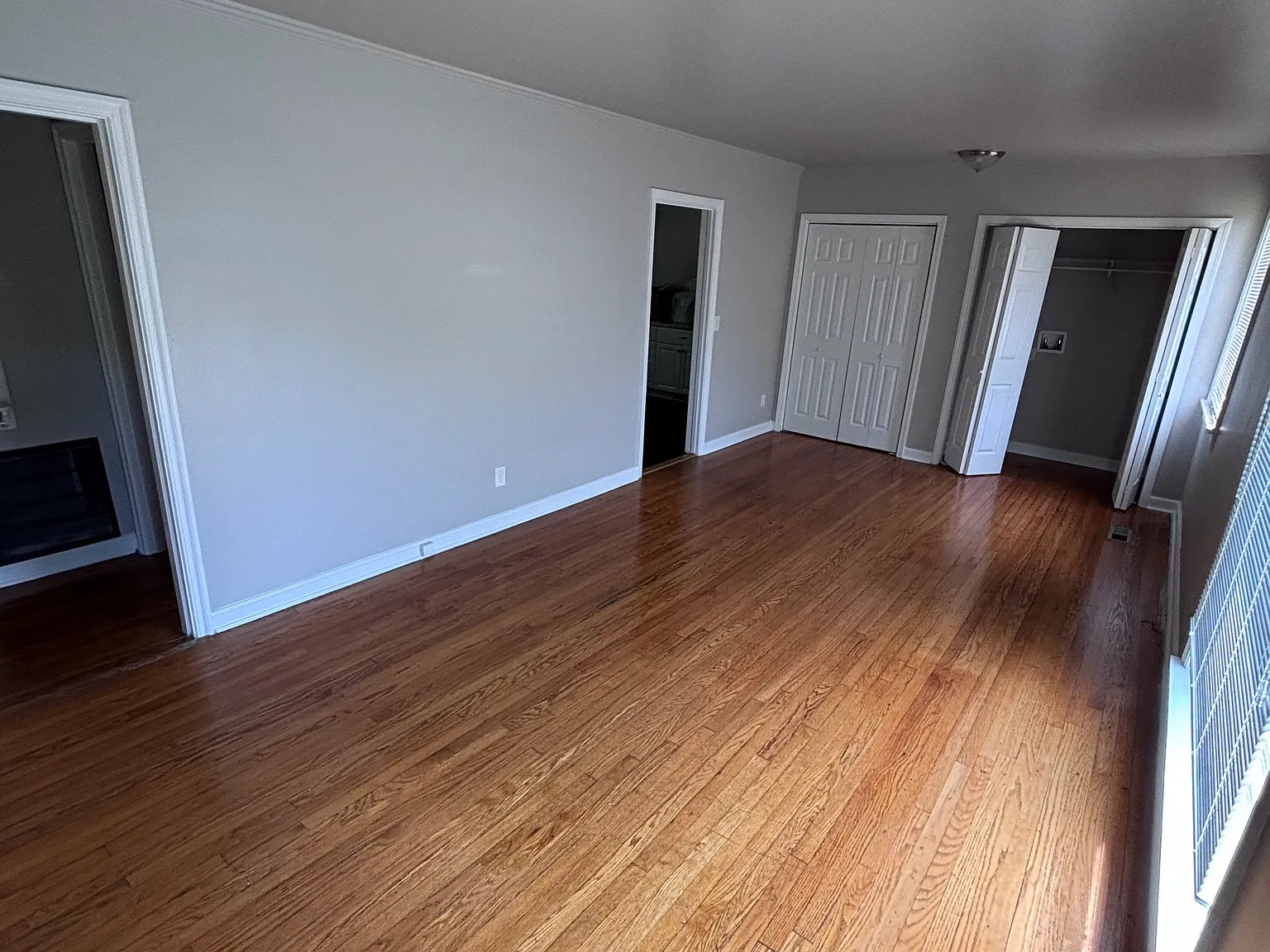 3 bed, 700 sqft, $1,900 — Photo 3