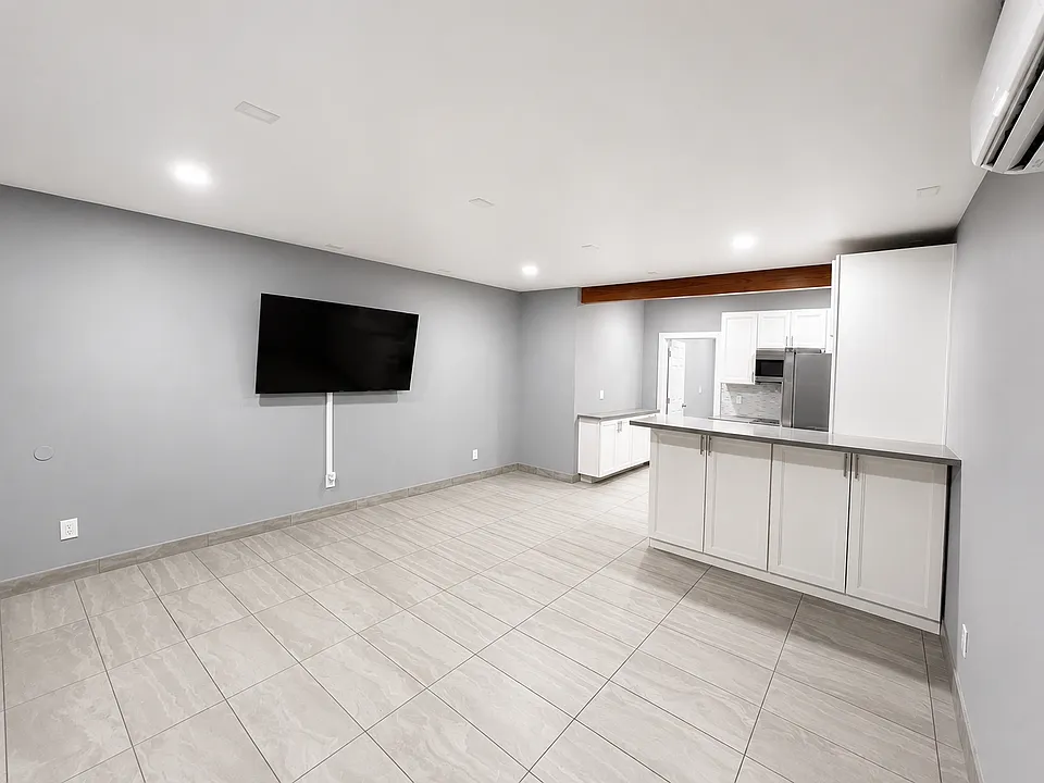 16209 Schoenborn St #2