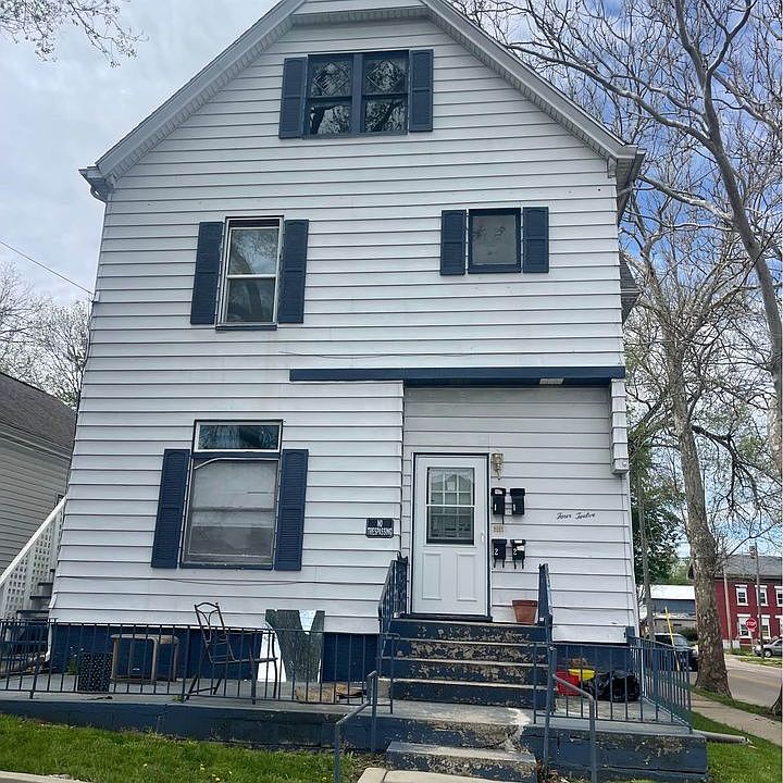 1st image of 412 N Roosevelt Ave
