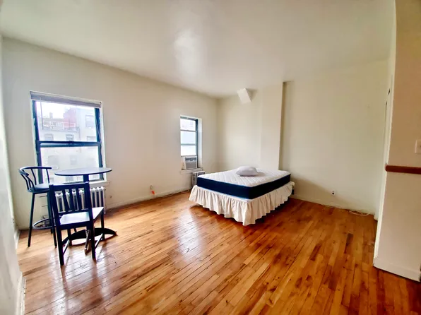 318 West 138th Street image 1 of 6