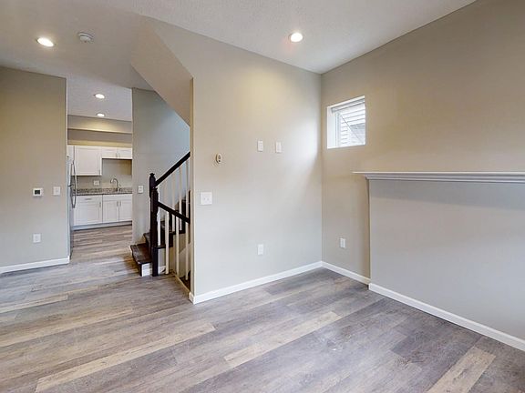 5th image of 1365 Summit St #034e31562