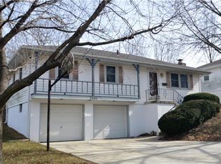 3401 Queen Ridge Dr, Independence, MO 64055