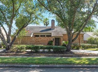 11818 Cedar Pass Dr, Houston, TX 77077