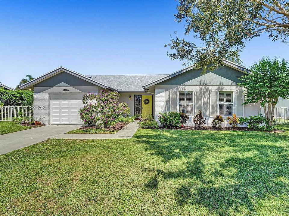 1104 NW 11th St, Boynton Beach, FL 33426 | Zillow