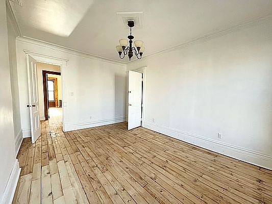 5th image of 171 Bainbridge St #3