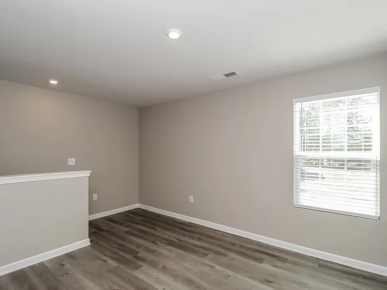 1739 Mary Ave — Photo 9