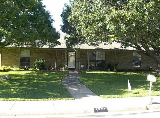 1st image of 1005 Peach Ln