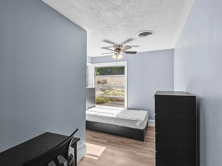 N Sylvan Dr — Photo 1