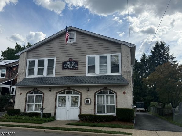 319 Lathrop Ave APT 2