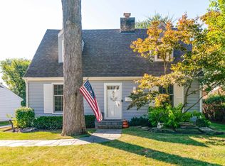 771 Green Briar Ln, Lake Forest, IL 60045