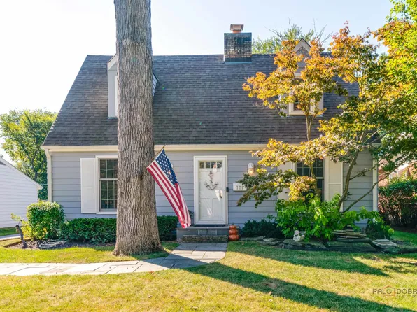 771 Green Briar Ln, Lake Forest, IL 60045