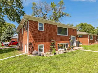 387 S 44th St, Lincoln, NE 68510
