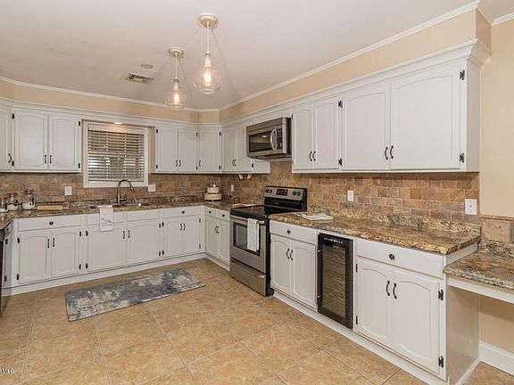 4th image of 209 Spencer Dr