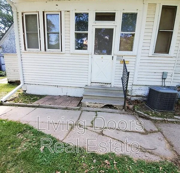 15 Jackson Ave #3 — Photo 2