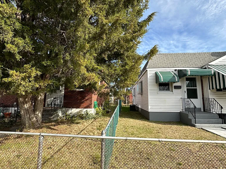 931 Burnside Rd — Photo 1