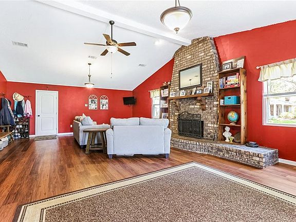 3rd image of 118 Overseas Ave