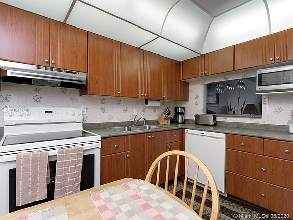 4th image of 1402 NW 80th Ave APT 406