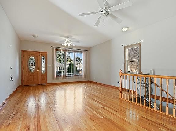 3rd image of 5707 W 90th St