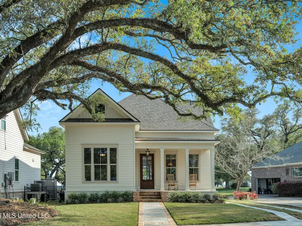 425 2nd St, Gulfport, MS 39507