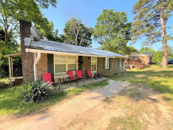 306 Burnsville St, Wadesboro, NC 28170