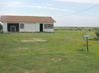 118 2nd St, Palacios, TX 77465