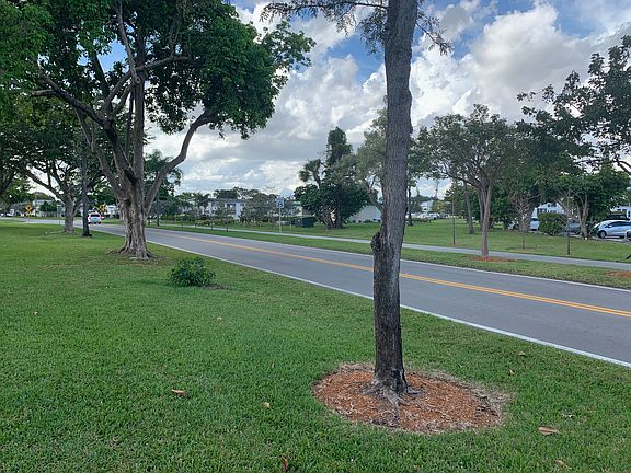 Exterior Neighborhood (street photo)