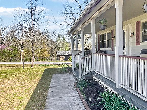 3rd image of 330 Boswell Road