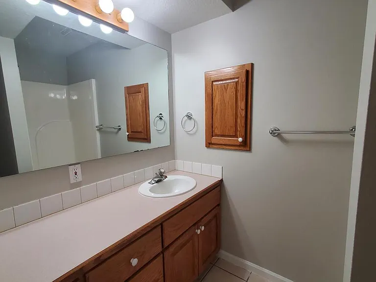 233 Elm St — Photo 7