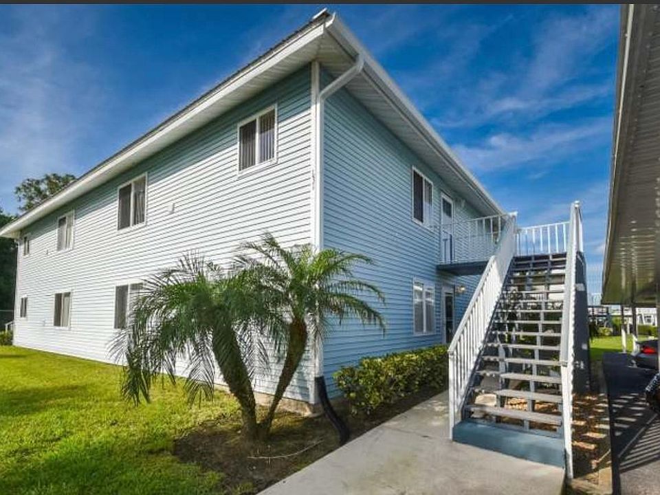 1st image of 131 SE Village Dr