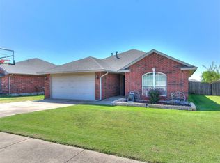 4113 Queens Dr, Moore, OK 73160