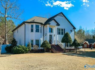 1228 Darrowby Ln SW, Decatur, AL 35603