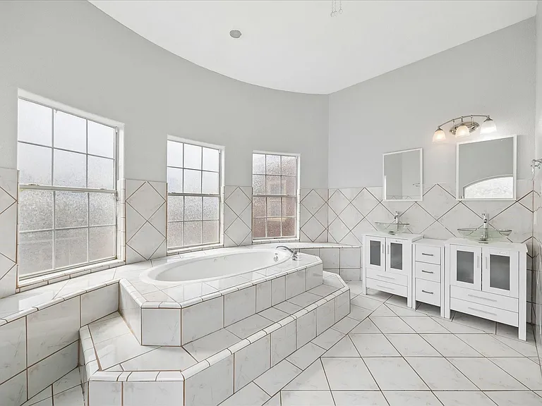5027 Creekmont Dr — Photo 14