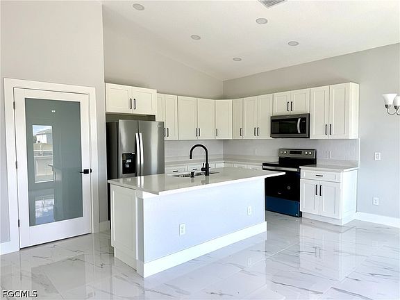 3rd image of 127 Carousel Ave