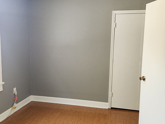 3rd image of 2556 Clover St