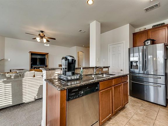 4th image of 1116 Hidden Creek Dr