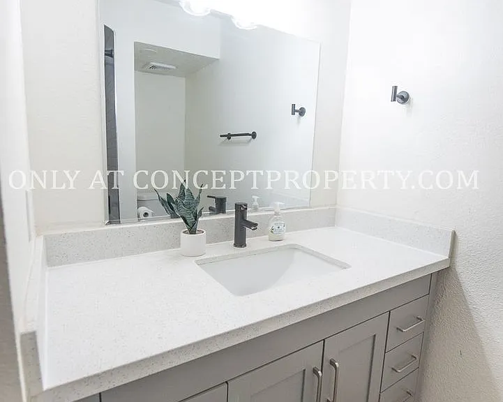 285 E Whitlock Ave — Photo 32