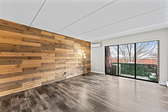 7117 W 93rd St #3 — Photo 3