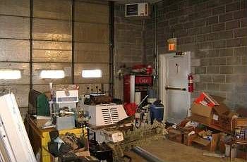 4th image of 2350 Warren Ave