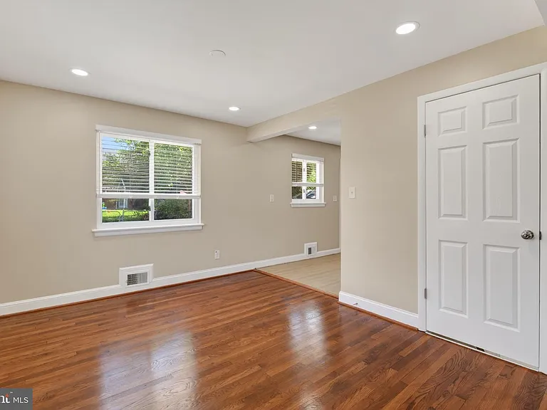 7216 Carol Ln — Photo 12