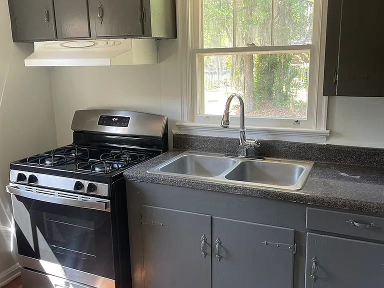 702 Lee Blvd — Photo 8