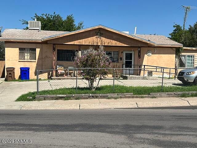 1st image of 1737/1739 E Idaho Ave
