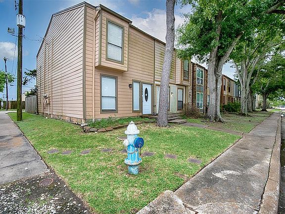 2nd image of 1901 Miramar Green St