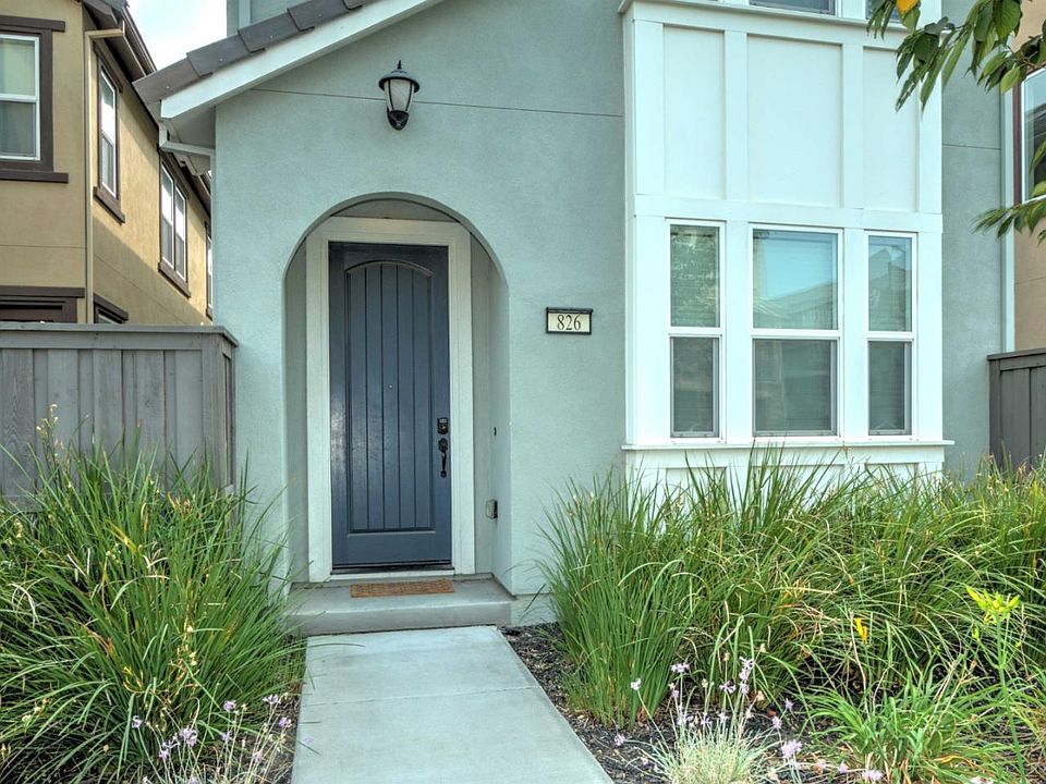 1st image of 826 Blue Opal Dr